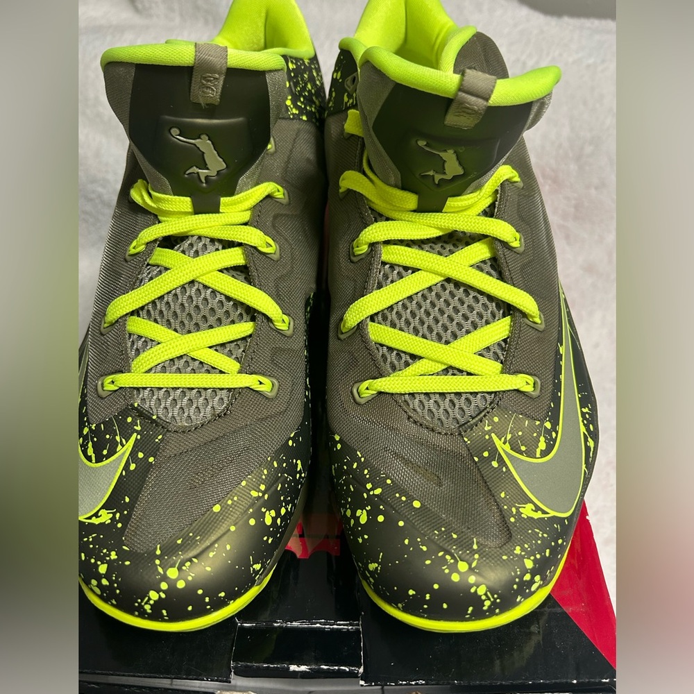 Nike Lebron XI low dunkman Khaki Volt Olive green MVP -Size 13